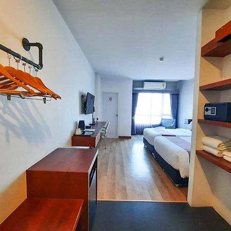 Comet Hotel Сураттхани Экстерьер фото