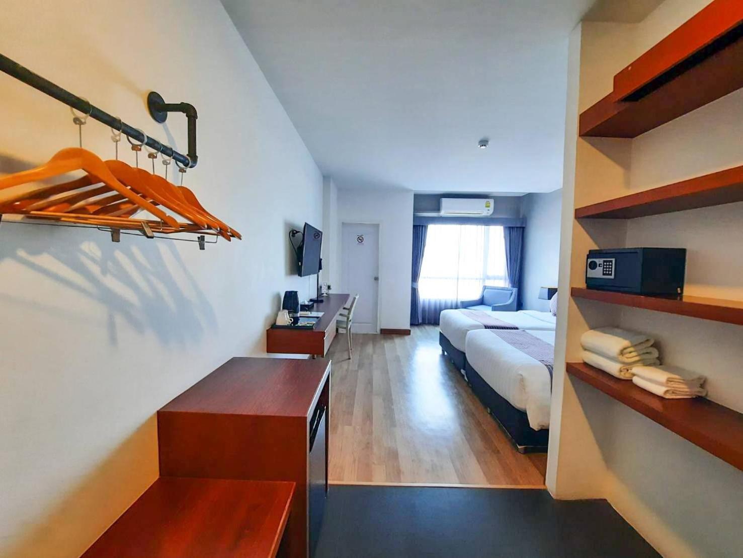 Comet Hotel Сураттхани Экстерьер фото